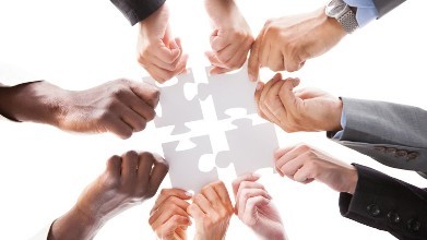 企業(yè)網站建設找建站公司做還是自己招人做好呢？